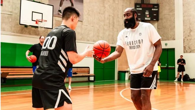 adidas Eurocamp Treviso: trener s polaznicima kampa u event tekstilu